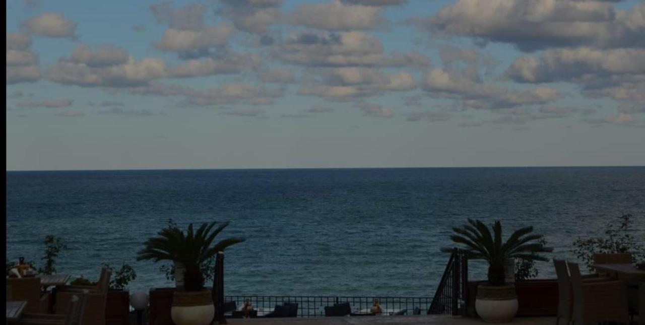 Faleza Nord Apartament De Lux Nou Pe Malul Marii Constanţa Exteriér fotografie